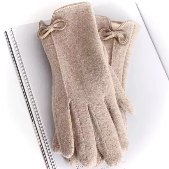 Luxury Cashmere Merino Wool Gloves Classic Beige Driving Winter mittens with bow - Picture 10 of 11